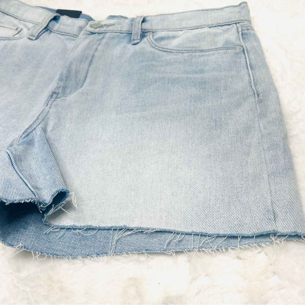 BLANK NYC The Fulton Light Wash Raw Hem Blue Jean High Waist Shorts Size 30 - Picture 5 of 9